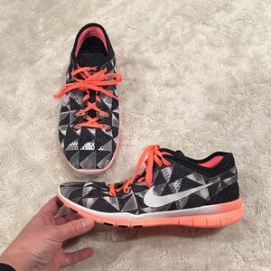 Nike Women's Free 5.0 TR Fit 5 Print athletic shoes  Black, Gray, Orange Sz 8.5